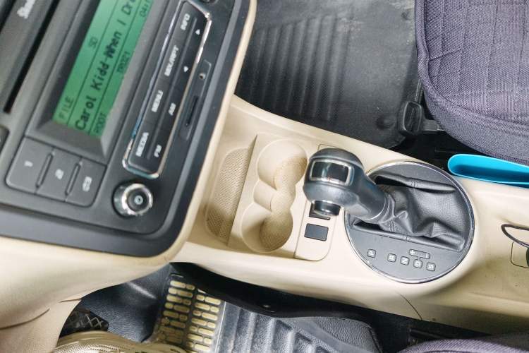 Used Skoda Fabia 2012 1.4L Automatic Crystal Edition Gear Lever