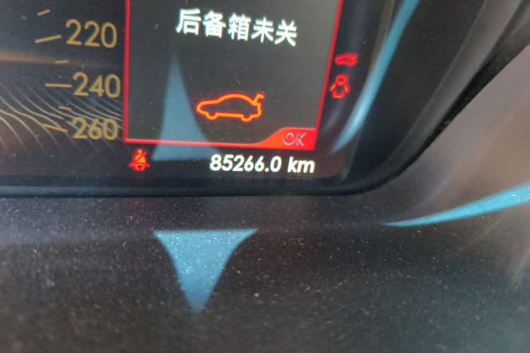 Used Lincoln Continental 2018 2.0T Two-Wheel Drive Deluxe Edition Odometer Close Up