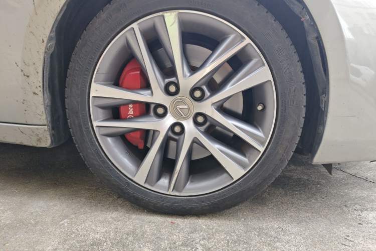 Used Lexus IS 2017 300 Leading Edition Right Front Wheel Hub