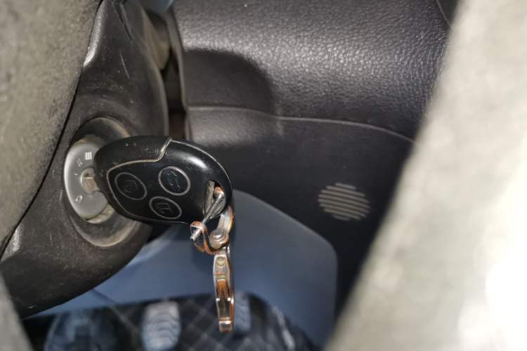 Used Ford Transit 2019 2.0T Diesel Multi-Purpose Commercial Vehicle Mid-Drive Mid-Roof 6-Seater China VI Standard Vehicle Key