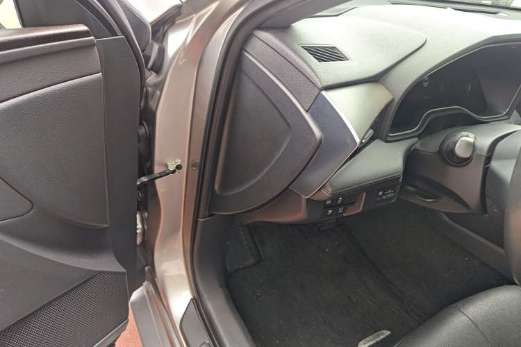 Used Toyota Avalon 2019 2.0L XLE Premium Edition China VI Driver Seat