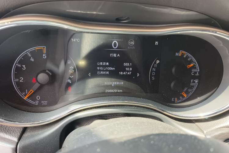 Used Jeep Grand Cherokee 2014 3.0TD Diesel Comfort Navigation Version Odometer Close Up