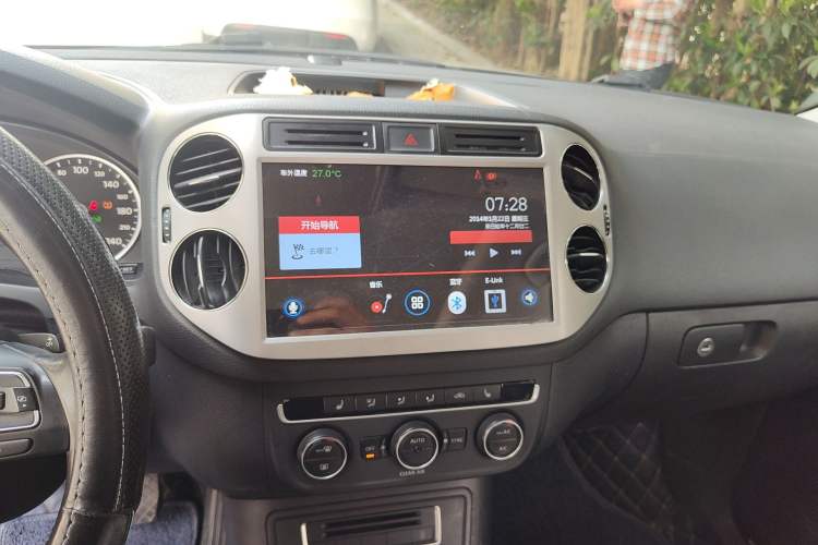 Used Volkswagen Tiguan 2016 300TSI Automatic Two-Wheel Drive Luxury Edition Audio And AC Panel