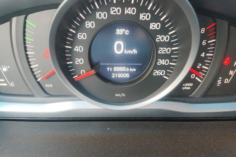 Used Volvo S60 2015 S60L 2.0T Zhiyuan Edition
