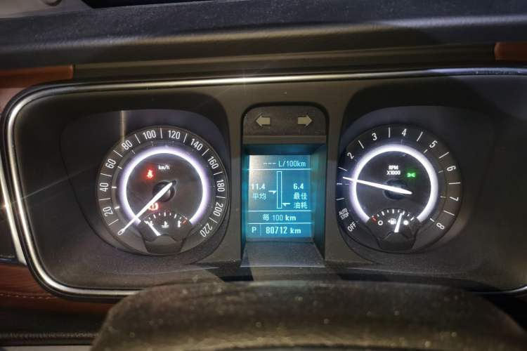 Used Buick GL8 2018 28T Luxury Model China VI Standard Odometer Close Up