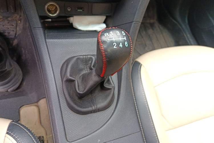 Used Haima Fumei 2015 M5 1.6L Manual "Beloved Edition" Gear Lever