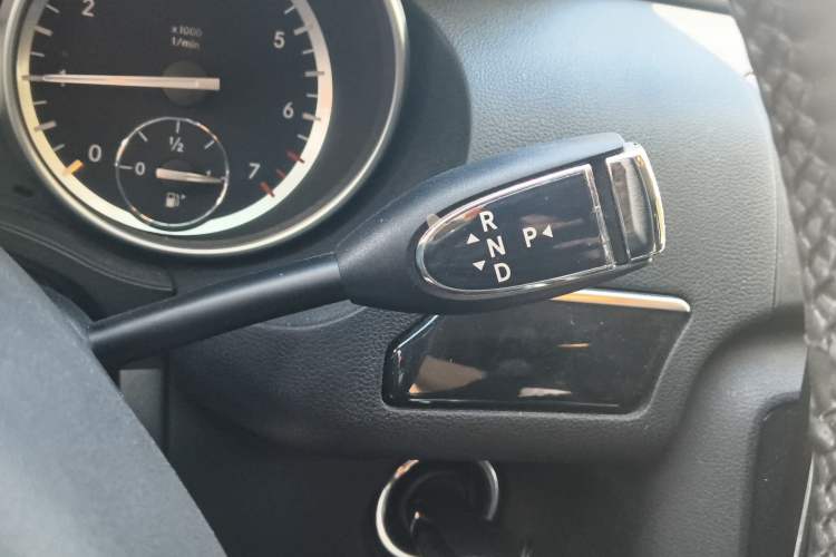 Used Mercedes-Benz R-Class 2017 R 320 4MATIC Business Edition Prestige Model Gear Lever