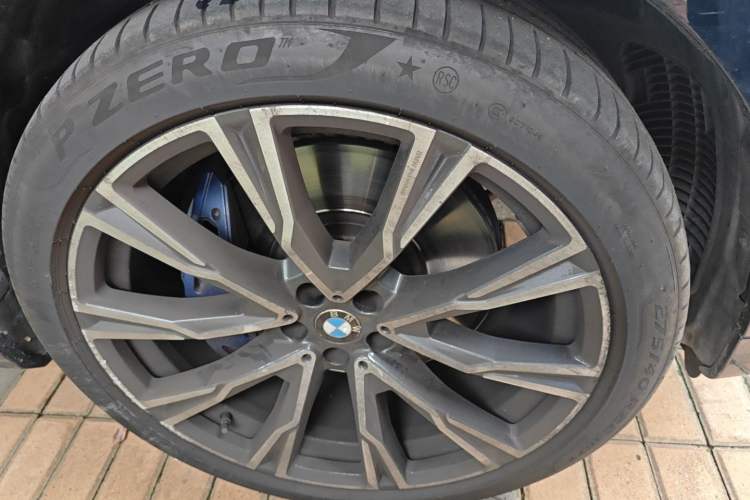 Used BMW X7 2019 xDrive40i Luxury M Sport Package Right Front Wheel Hub