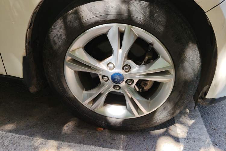 Used Ford Focus 2012 Sedan 1.6L Automatic Fashion Edition