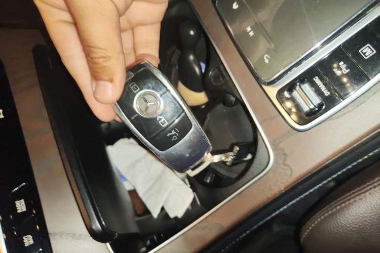 Used Mercedes-Benz GLC 2020 Facelift GLC 260 L 4MATIC Luxury Edition Vehicle Key