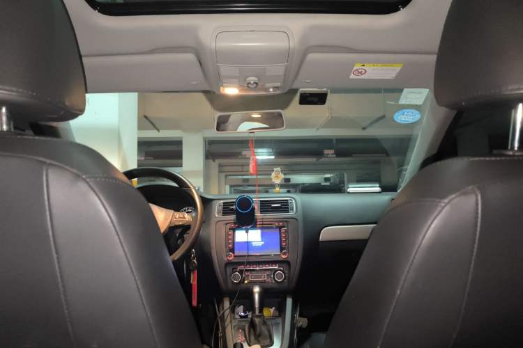 Used Volkswagen Sagitar 2014 Revised Version 1.4TSI Automatic Luxury Edition Headliner