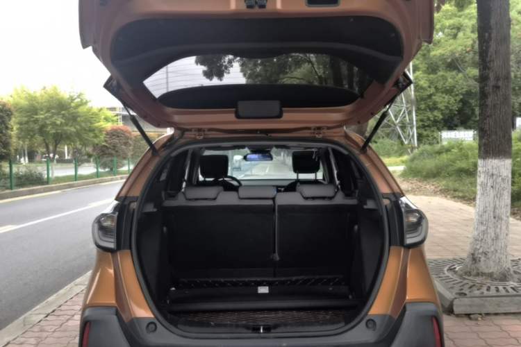 Used Honda LIFE 2021 1.5L CVT CRO-SS Fun Edition Trunk