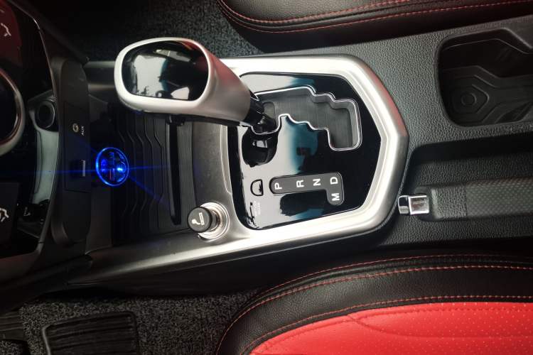 Used SsangYong Tivolan 2015 1.6L Automatic Two-Wheel Drive Zhi Chun Edition Gear Lever