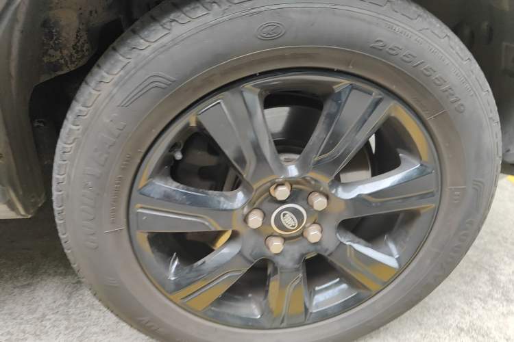 Used Land Rover Discovery 2013 3.0 SDV6 HSE Diesel Edition Right Front Wheel Hub