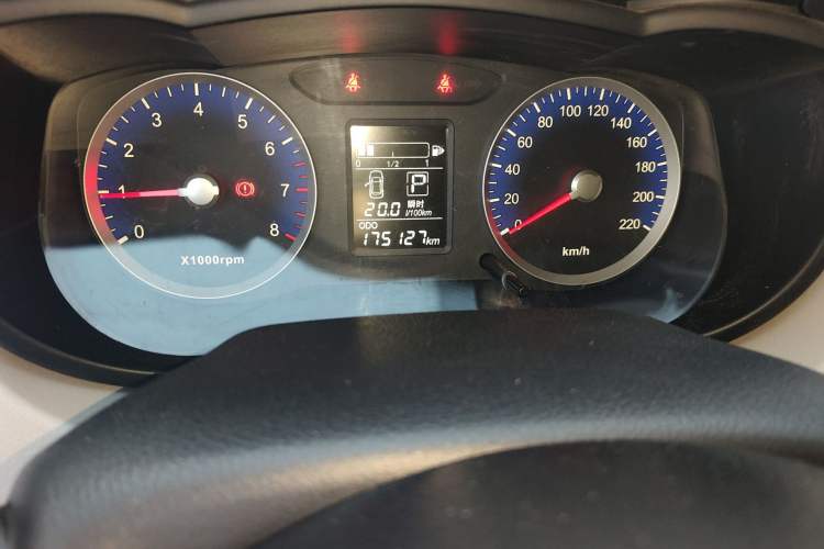 Used Venucia R50 2015 1.6L Automatic Fashion Edition
