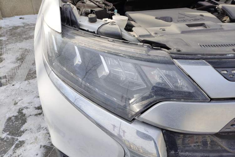 Used Mitsubishi Outlander 2019 2.4L 4x4 Zhi Xiang Edition 5 Seats China VI Standard
