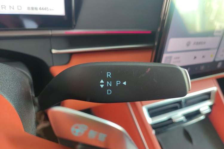 Used BYD Tang L 2025 DM 175KM Drone Player Edition Gear Lever