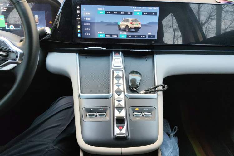 Used Haval Fierce Dragon Max 2023 1.5L Hi4 105 Four-Wheel Drive Navigation Edition Audio And AC Panel