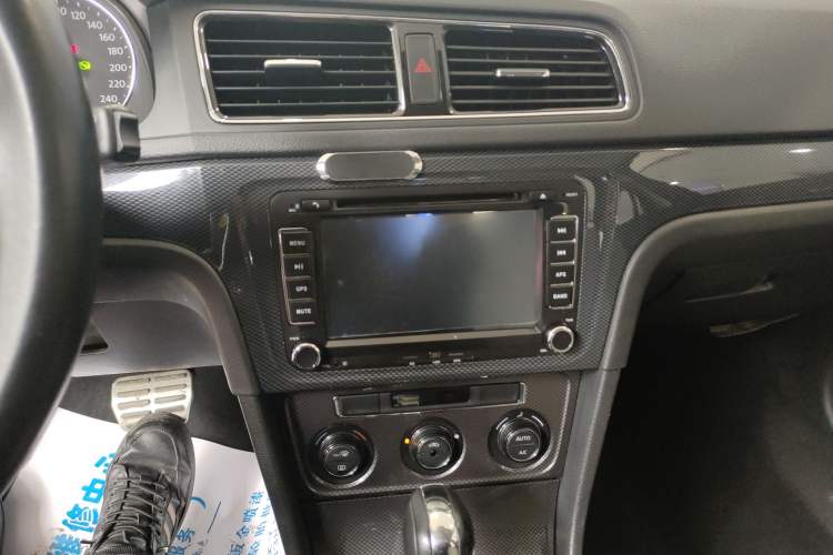 Used Volkswagen Cross Lavida 2014 1.6L Automatic