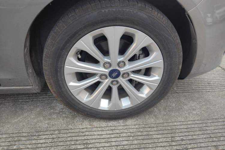 Used Ford Escort 2015 1.5L Automatic Fashion Model Right Front Wheel Hub