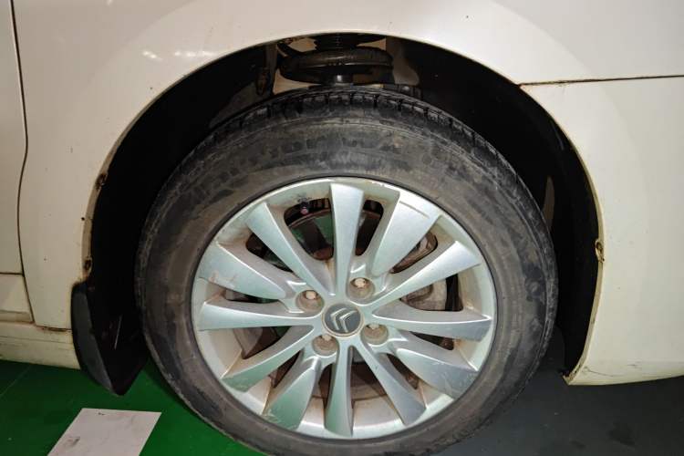 Used Citroen C-Quatre 2014 VTS Version 1.6L Manual - Premium Model Right Front Wheel Hub