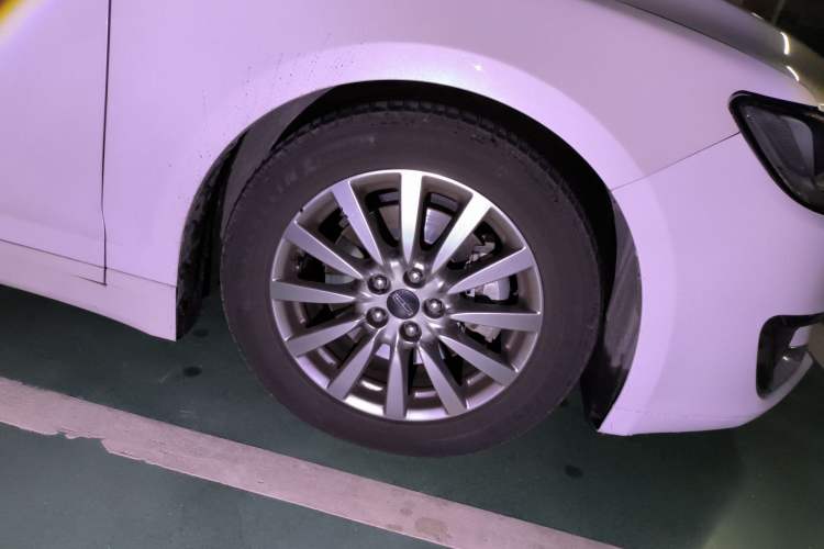 Used Lincoln MKZ 2017 2.0T Luxury Edition Right Front Wheel Hub