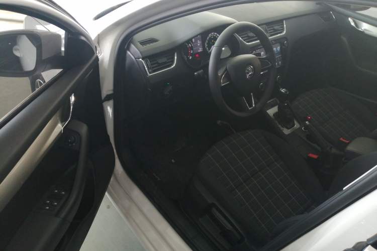 Used Skoda Octavia 2018 1.6L Automatic Comfort Edition
