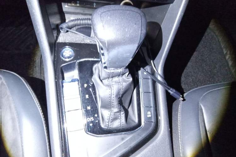 Used Volkswagen Tiguan L 2018 330TSI Automatic Two-Wheel Drive Luxury Edition Gear Lever