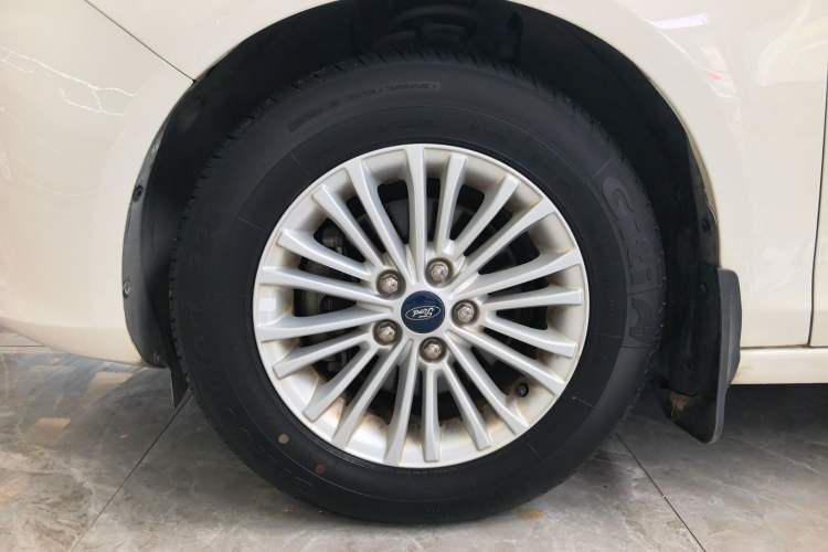Used Ford Escort 2015 1.5L Automatic Comfort Edition Left Front Wheel Hub