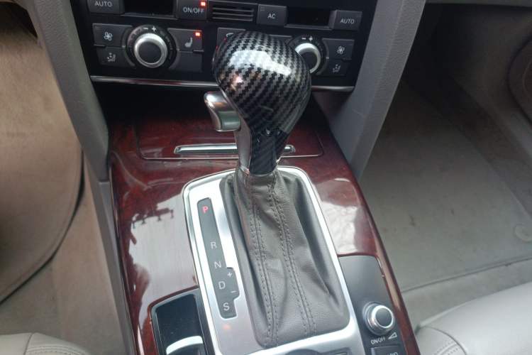 Used Audi A6L 2011 2.0 TFSI automatic Comfort trim Gear Lever