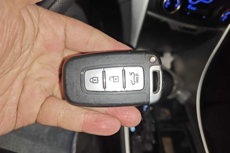 Used Hyundai Sonata 2011 2.0L Automatic Luxury Edition
