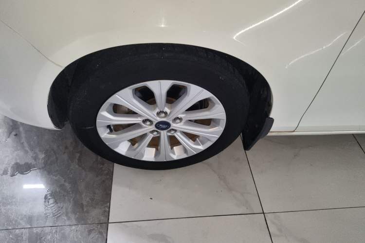 Used Ford Escort 2015 1.5L Automatic Fashion Model
