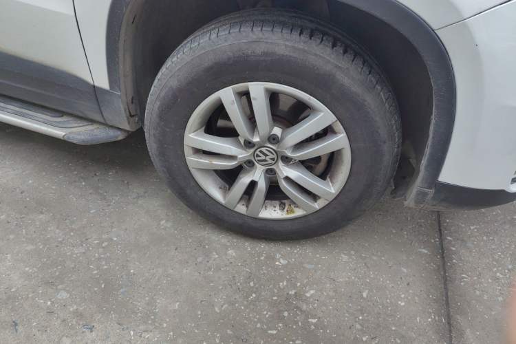 Used Volkswagen Tiguan 2015 1.8TSI Automatic Two-Wheel Drive Trend Edition Right Front Wheel Hub