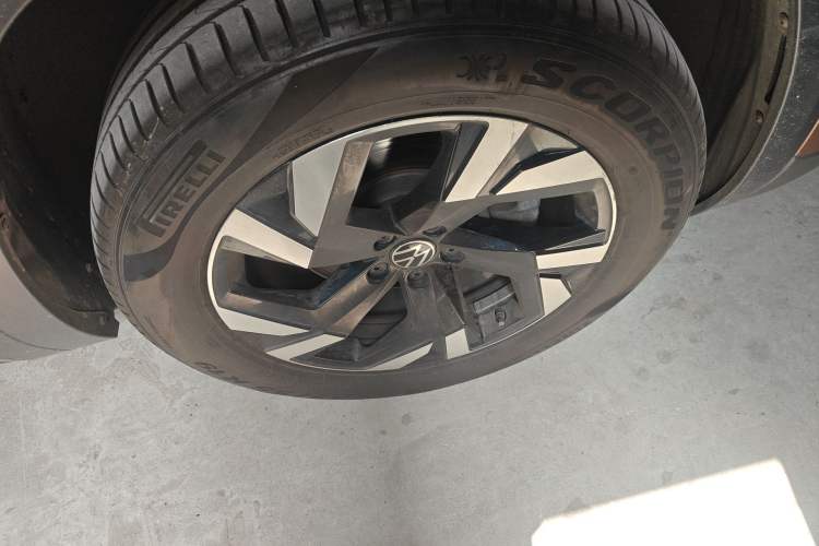 Used Volkswagen Teramont 2021 380TSI Four-Wheel Drive Prestige Luxury Edition Right Front Wheel Hub