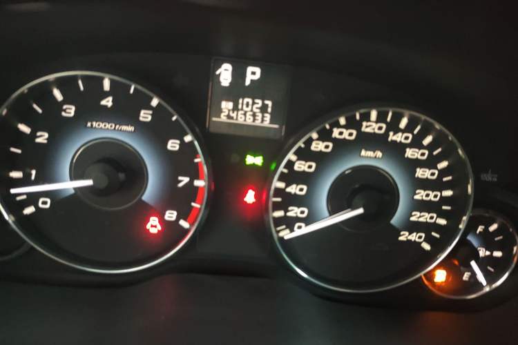 Used Subaru Outback 2010 2.5i Luxury Edition Odometer Close Up