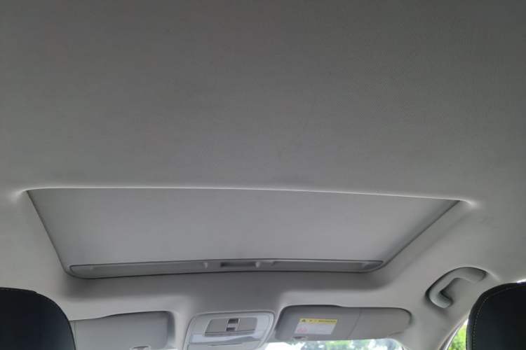 Used Roewe i5 2021 1.5L CVT Black Gold Edition