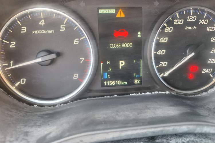 Used Mitsubishi Outlander 2013 2.4L 4x4 Luxury Navigation Edition 5 Seats Odometer Close Up