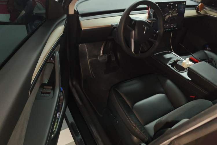 Used Tesla Model Y 2022 Long-Range All-Wheel-Drive Version