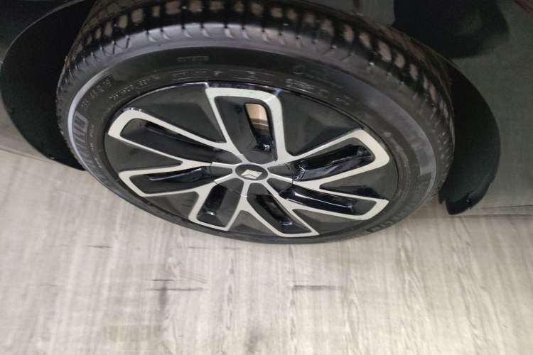 Used Baojun Enjoy 2025 Plug-in Hybrid 140km Luxury Edition Right Rear Wheel Hub