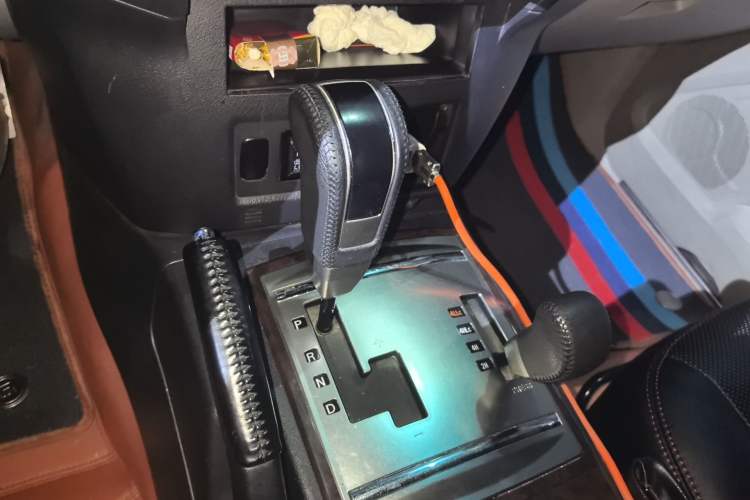 Used Mitsubishi Pajero 2014 3.0L Luxury Edition Gear Lever