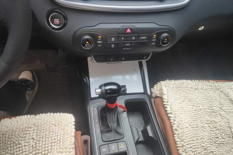 Used Kia Sorento 2015 Sorento L 2.4L Gasoline 4WD Elite Edition 5 Seats China IV Standard
