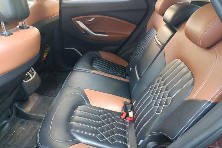 Used Soueast DX7 2017 1.5T Automatic Glory Edition Interior 4