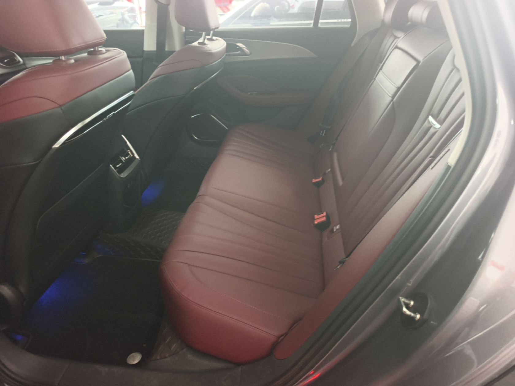 Hongqi H5 2024 2.0T Automatic Smart Connect Flagship Edition - Chinese Trim Xiang — снимка 20