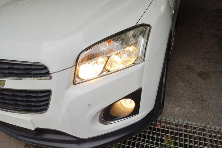 Used Chevrolet Trax 2016 1.4T Automatic Two-Wheel Drive Comfort Version with Sunroof Left Front Headlight