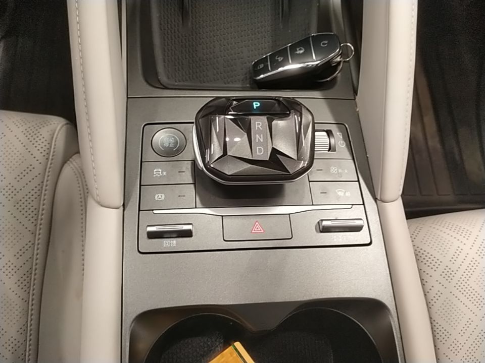 BYD Yuan UP 2024 401 km Active Version — снимка 16
