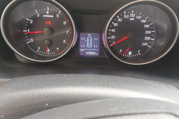 Used Haval H6 2013 Upgraded Model 1.5T Manual Two-Wheel Drive Prestige Version
