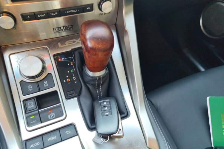 Used Lexus NX 2016 200 All-Wheel Drive FENGSHANG Version Gear Lever