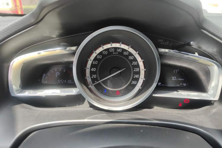 Used Mazda 3 Axela 2016 Sedan 1.5L Automatic Comfort Model