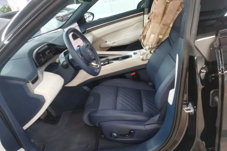 Used Zeekr 001 2025 YOU Edition 100 kWh All-Wheel Drive
