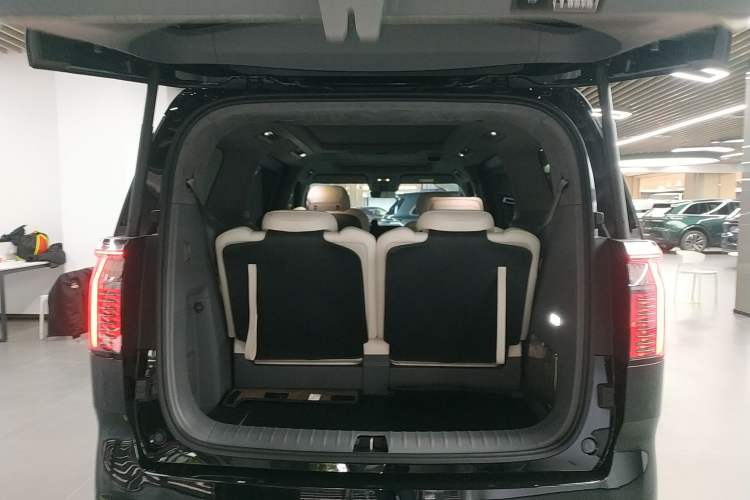 Used Zeekr 009 2022 WE Edition Trunk